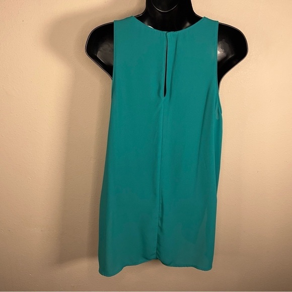 SMALL LUSH GREEN SLEEVELESS BLOUSE LIGHTWEIGHT VIBRANT ROUND NECKLINE - Picture 6 of 11